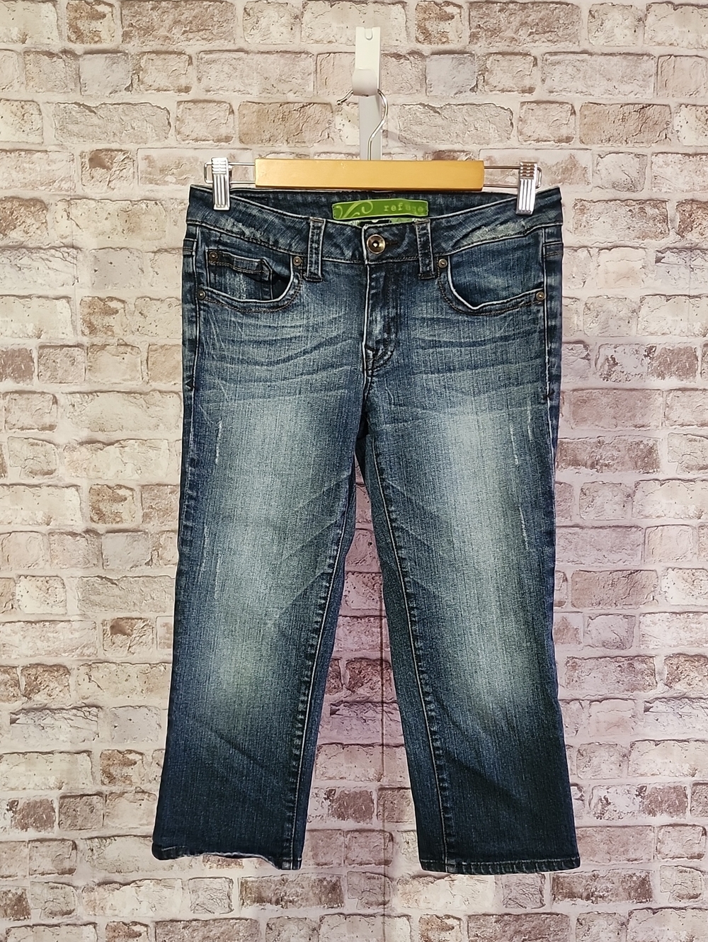 refuge Medium Wash Cropped Women's Jeans